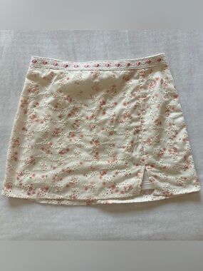 altar’d states floral eyelet mini skirt w dainty slit / size small